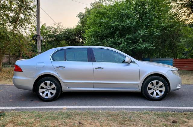 https://images10.gaadi.com/usedcar_image/4607894/original/0427facb63932eab6d59106d35651822.jpg?imwidth=6401