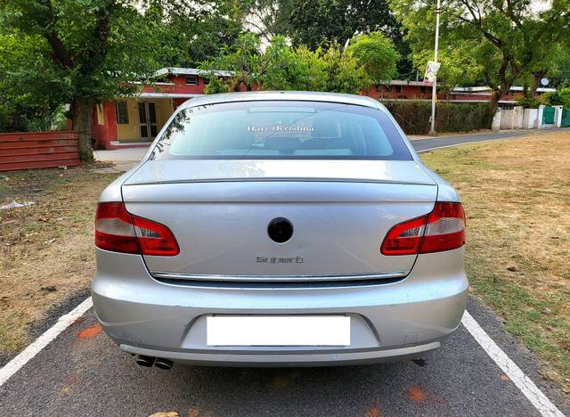 https://images10.gaadi.com/usedcar_image/4607894/original/processed_c1cbb97621e5c0f97a1c7ef756a7891c.jpg?imwidth=6402