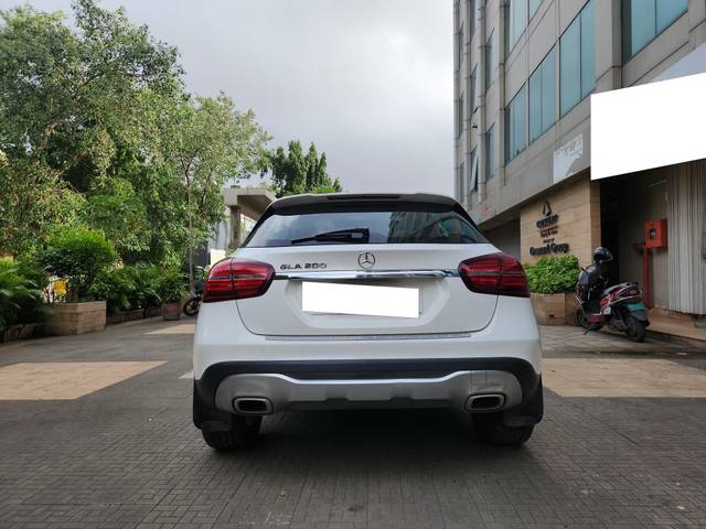 https://images10.gaadi.com/usedcar_image/4607895/original/processed_16685299aa489b0f33d9448d913eef9c.jpg?imwidth=6402
