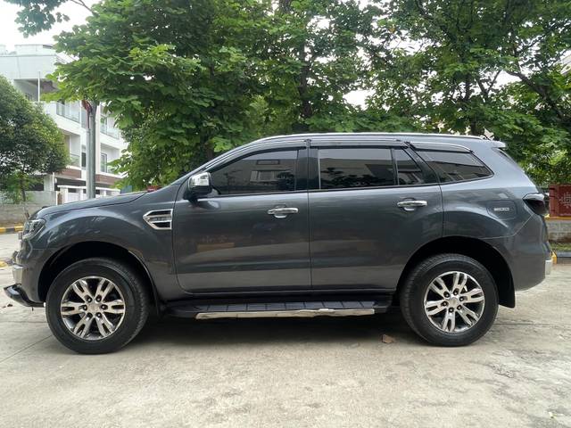 https://images10.gaadi.com/usedcar_image/4607909/original/8595a8ad357e9722c7bb6192ee5d51e2.jpg?imwidth=6402