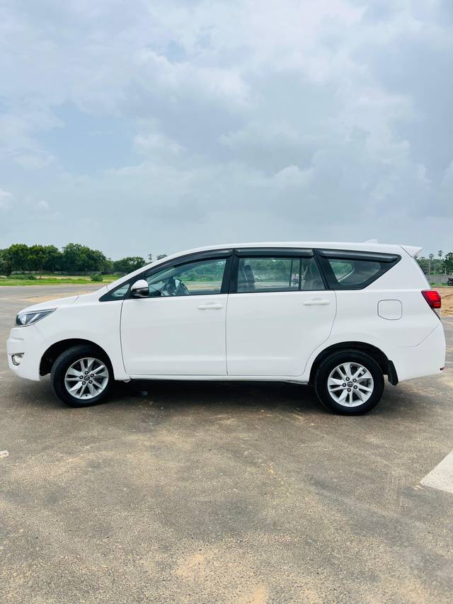 https://images10.gaadi.com/usedcar_image/4607915/original/65ef5f73abd2e0e1c90931b561305168.jpeg?imwidth=6402