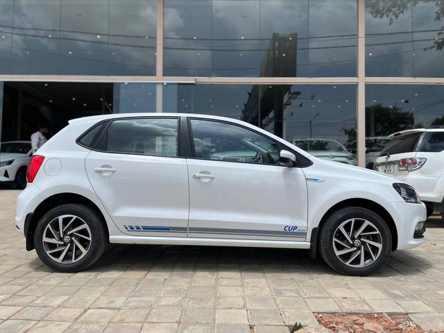 https://images10.gaadi.com/usedcar_image/4607918/original/processed_15d2f819de42d001e9de72a849063e37.jpg?imwidth=6401