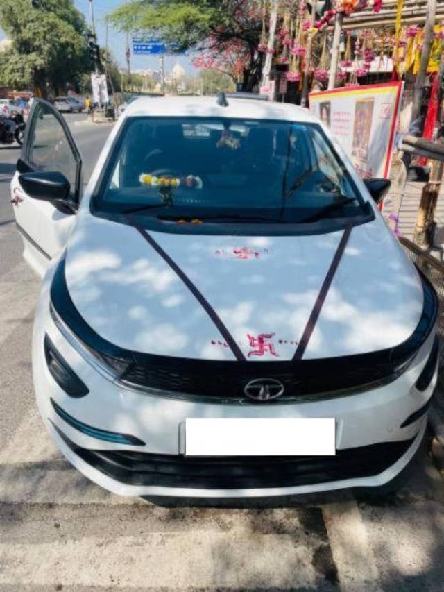 https://images10.gaadi.com/usedcar_image/4607919/original/processed_1b8e02da-b550-4264-830f-0597db10ab75.jpg?imwidth=6400