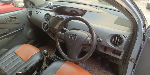 https://images10.gaadi.com/usedcar_image/4607925/original/84e88aaa5f15027507c93919f350a1a8.jpg?imwidth=6402