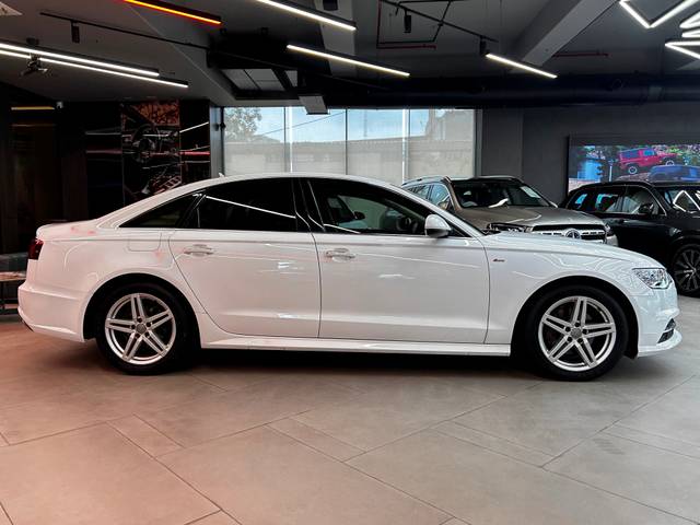 https://images10.gaadi.com/usedcar_image/4607929/original/0969c5883a33b6f7d73a3fbe58c5626e.JPG?imwidth=6401