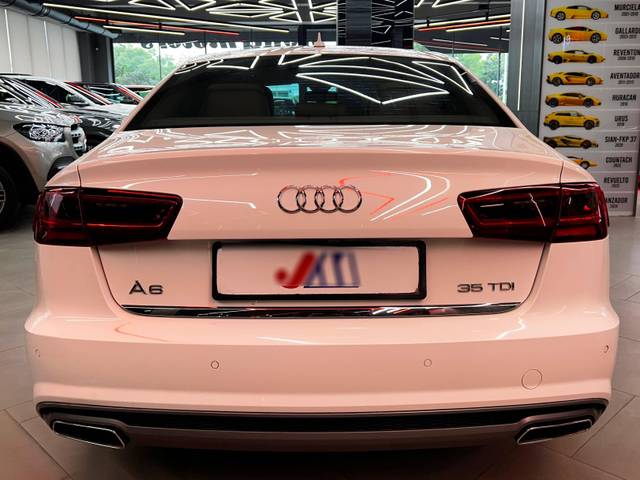 https://images10.gaadi.com/usedcar_image/4607929/original/processed_dec952a193b010cfdb5f32390b2dd00b.JPG?imwidth=6402