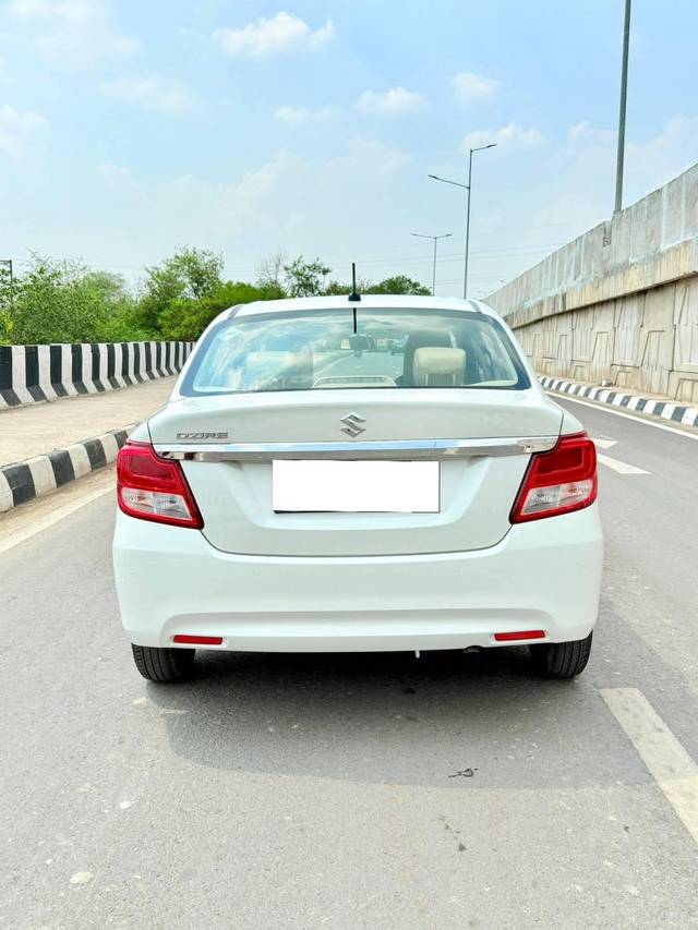 https://images10.gaadi.com/usedcar_image/4607930/original/processed_de68ed00-2537-42a0-a627-0e04579b9ce4.jpg?imwidth=6402