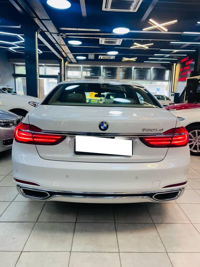 https://images10.gaadi.com/usedcar_image/4607933/original/processed_c4fcb7baaa463d7a3f16fcb8a76e642b.jpg?imwidth=6401