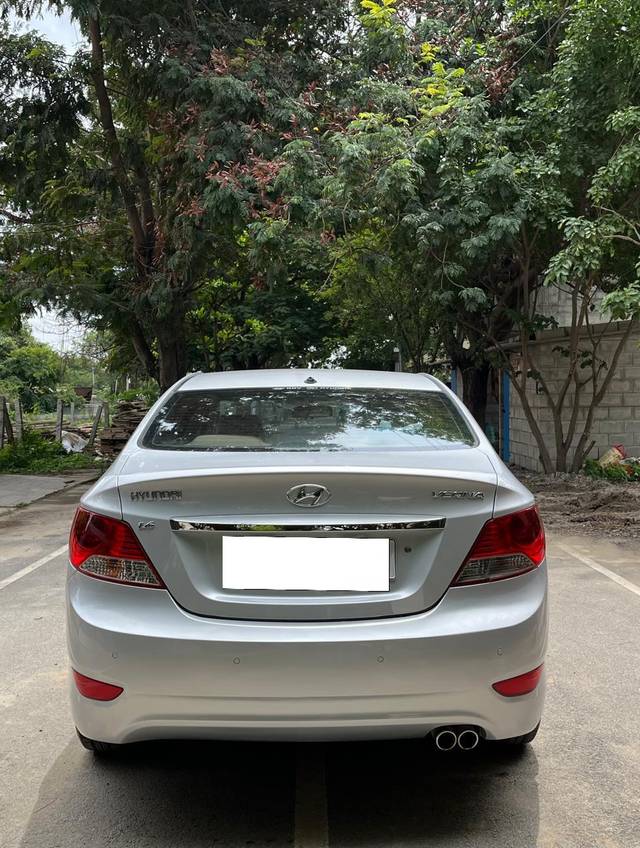 https://images10.gaadi.com/usedcar_image/4607940/original/processed_122aafe3aa59f59d72f58acb9b617aac.jpg?imwidth=6402