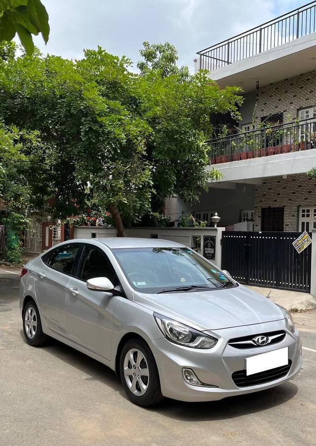 https://images10.gaadi.com/usedcar_image/4607940/original/processed_e6f737202530b459b4b83a1772f99477.jpg?imwidth=6400