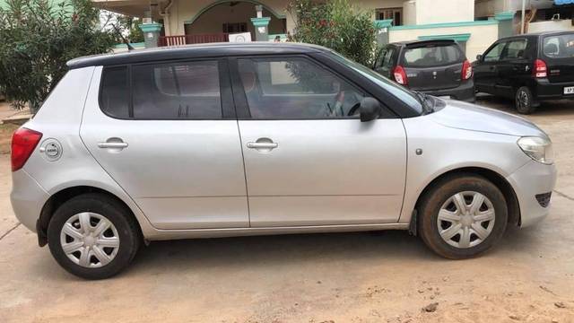 https://images10.gaadi.com/usedcar_image/4607956/original/processed_processed_867ebce0-239b-48da-82d8-51d68c6a2322.jpg?imwidth=6402