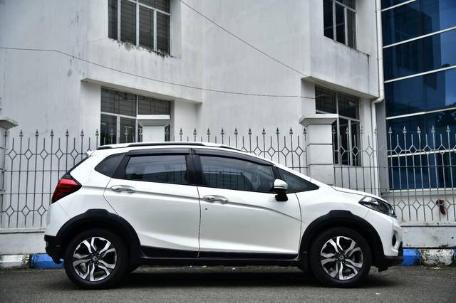 https://images10.gaadi.com/usedcar_image/4607988/original/bebfb115900b272d57c82645a7150b5b.jpg?imwidth=6401