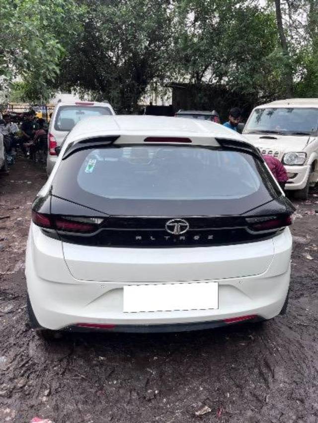 https://images10.gaadi.com/usedcar_image/4607991/original/processed_d46eb098-a44a-4c72-bf3c-ddba0f1a56dc.jpeg?imwidth=6401