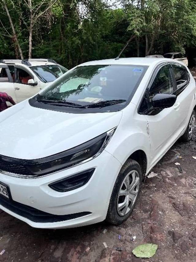 https://images10.gaadi.com/usedcar_image/4607991/original/processed_f4e19251-e857-4c79-8a13-dd40424226b5.jpeg?imwidth=6400