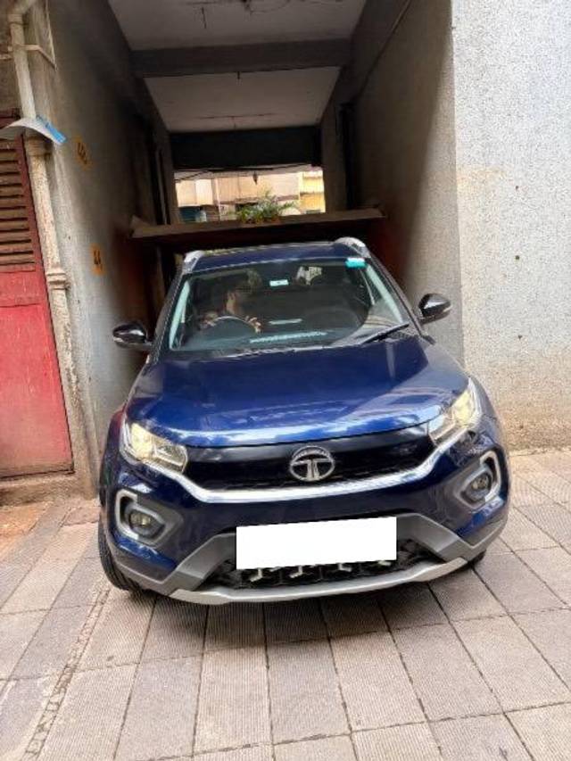 https://images10.gaadi.com/usedcar_image/4607994/original/processed_242cffdd-04b5-4a74-80a8-5a9fb484f456.jpeg?imwidth=6402