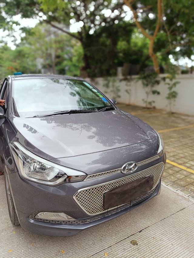 https://images10.gaadi.com/usedcar_image/4608000/original/a04095f9-3ab1-4770-a582-b924d511ebb7.jpg?imwidth=6402