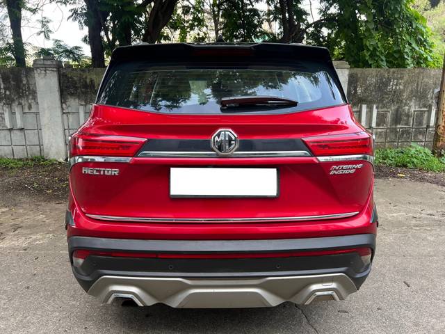 https://images10.gaadi.com/usedcar_image/4608055/original/processed_8fdaf64e85943d370953e737f39f9807.jpg?imwidth=6402
