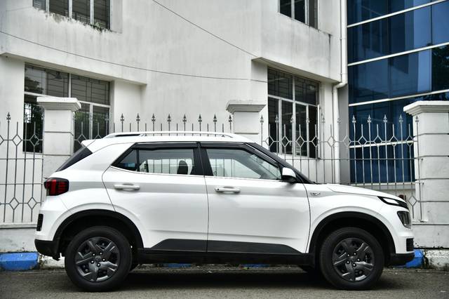 https://images10.gaadi.com/usedcar_image/4608065/original/31210dfe401d5bb4eaf154a240afb11e.jpg?imwidth=6401