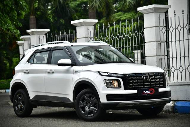 https://images10.gaadi.com/usedcar_image/4608065/original/processed_c3a84f390bf4005a095dfbb7224245c4.jpg?imwidth=6400