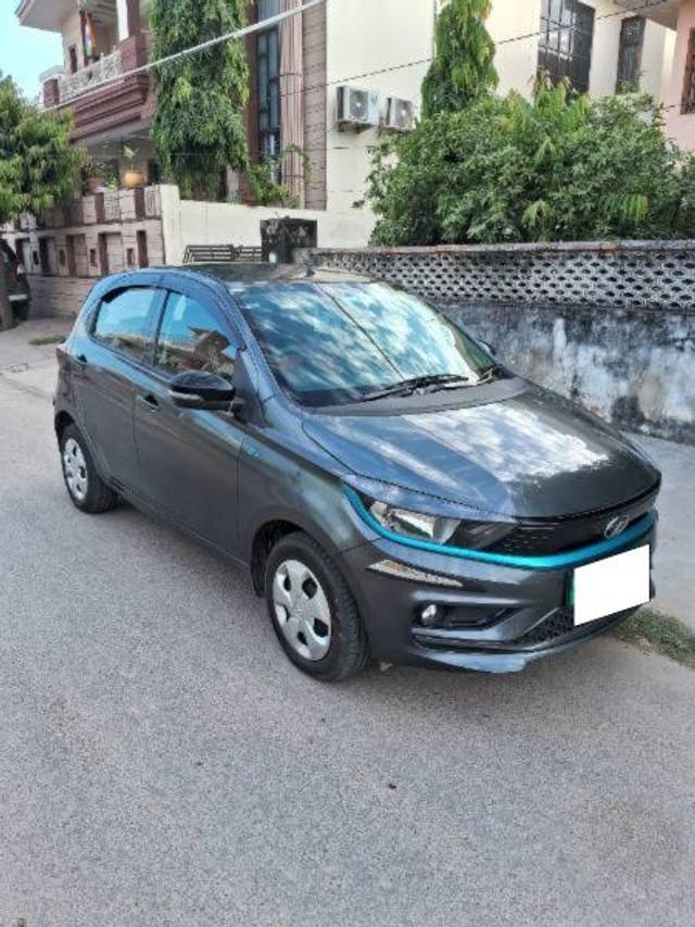 https://images10.gaadi.com/usedcar_image/4608068/original/processed_d47b77c3-7ac6-4d08-833a-446d391057f2.jpg?imwidth=6400