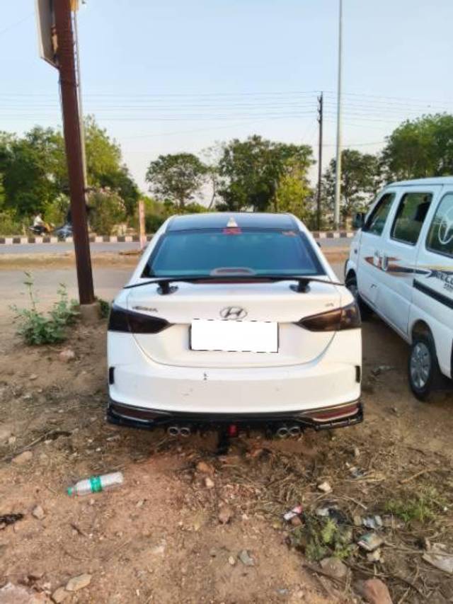 https://images10.gaadi.com/usedcar_image/4608071/original/processed_1b5262a1-ed26-442d-91e4-81f487f7d1f1.jpg?imwidth=6400