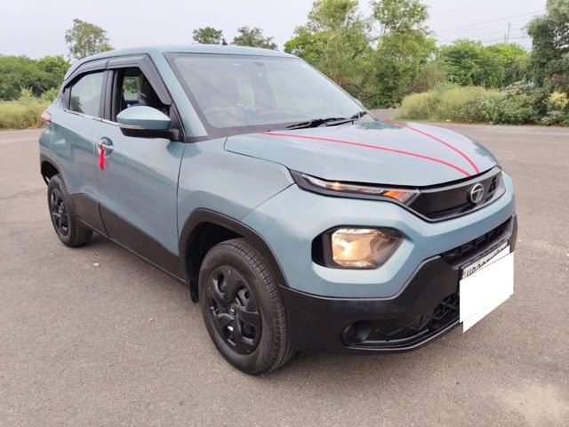 https://images10.gaadi.com/usedcar_image/4608085/original/processed_e2d0e06a3ff8edfe32734336e9da0e62.jpg?imwidth=6400