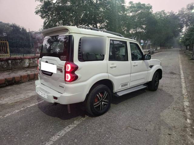 https://images10.gaadi.com/usedcar_image/4608089/original/processed_8aa273373f486454e887616bf52c78b6.jpg?imwidth=6402