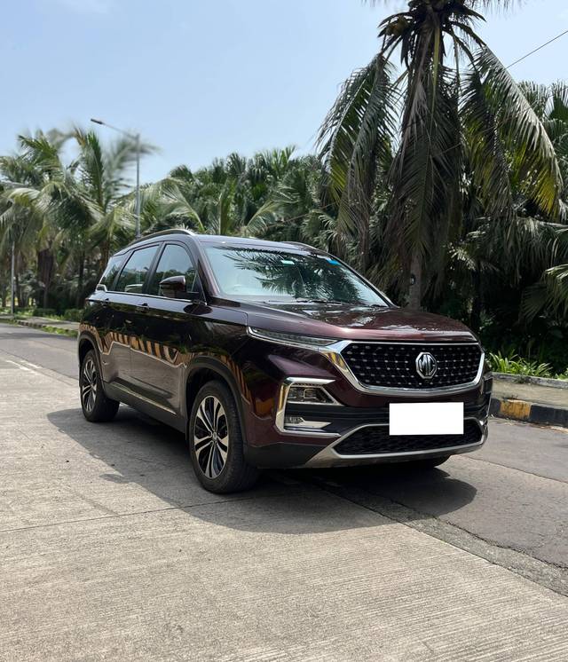 https://images10.gaadi.com/usedcar_image/4608107/original/processed_9249e5a98eb8b7648775ec9f48121847.jpeg?imwidth=6400
