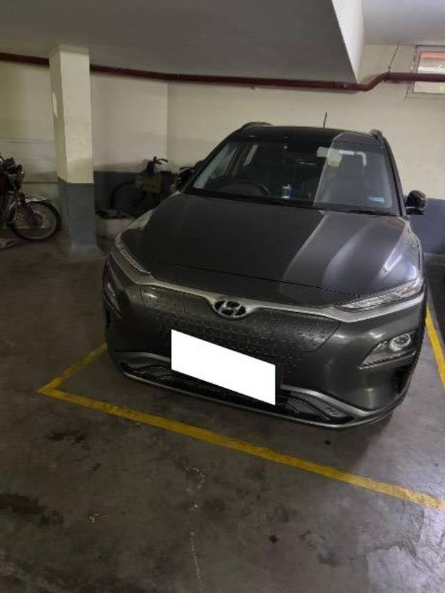 https://images10.gaadi.com/usedcar_image/4608126/original/processed_084ed07b-6cf3-4942-830b-e7ffa5bb699d.jpeg?imwidth=6401