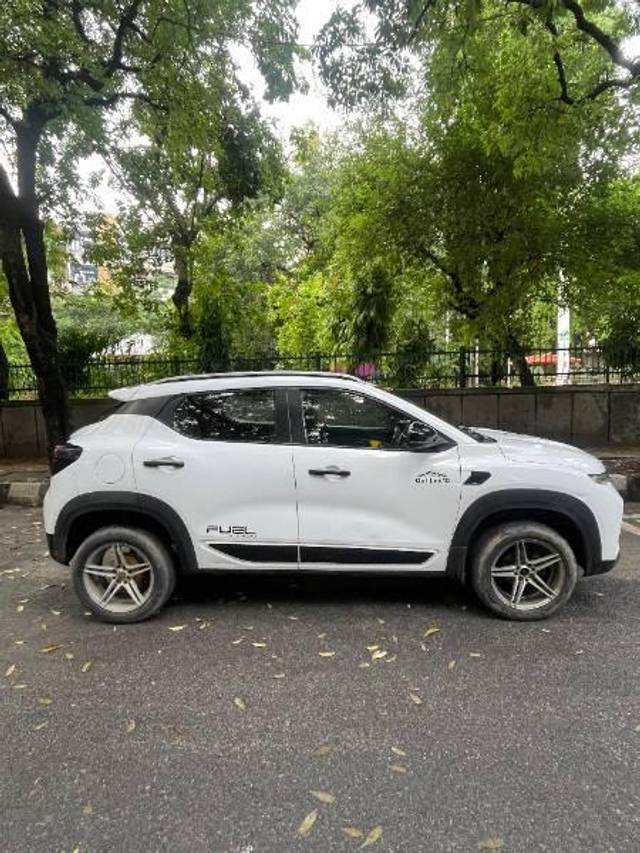 https://images10.gaadi.com/usedcar_image/4608193/original/processed_a1842b8e-1bf3-4cc0-8168-b481e18dea74.jpg?imwidth=6401