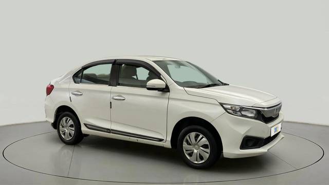 https://images10.gaadi.com/usedcar_image/4608198/original/0161aa43e9b2ac54a7d261a88a12882d.jpg?imwidth=6400