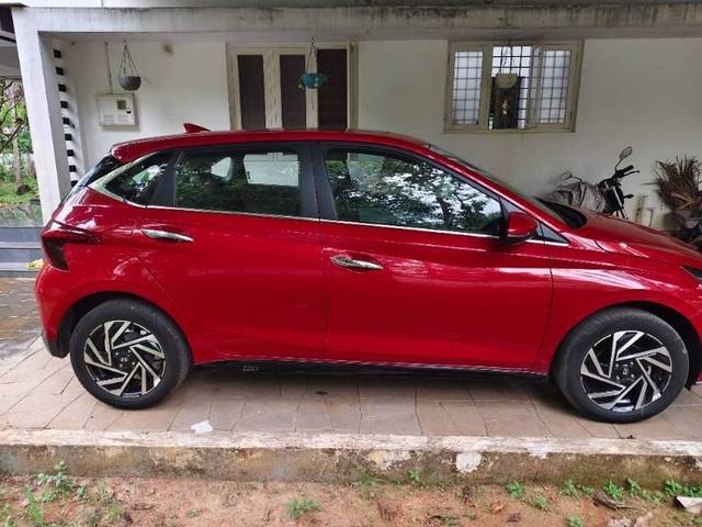 https://images10.gaadi.com/usedcar_image/4608247/original/processed_700bf283-ca12-4068-b1f7-4d3e005f0e3c.jpg?imwidth=6400