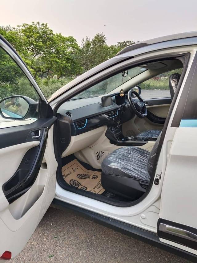 https://images10.gaadi.com/usedcar_image/4608269/original/processed_392cd9b1f81986cf9c6521ebfedbf7f6.jpeg?imwidth=6400