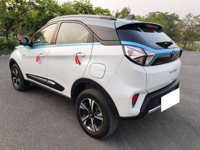 https://images10.gaadi.com/usedcar_image/4608269/original/processed_bd88072d720fa449cfea0ef6767c6fed.jpeg?imwidth=6401