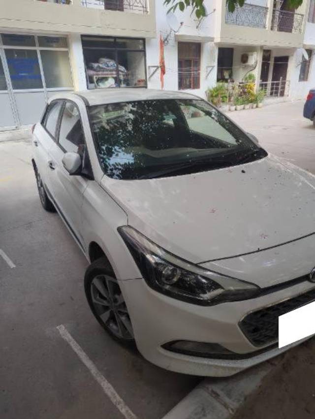https://images10.gaadi.com/usedcar_image/4608277/original/processed_12557ee5-e920-4e2c-bedb-e37e18d27be1.jpg?imwidth=6400