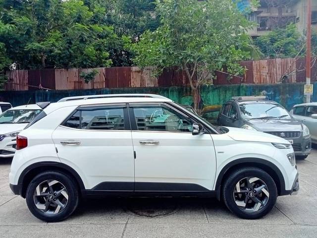 https://images10.gaadi.com/usedcar_image/4608282/original/processed_c04ad541023f7dd9f65846f0e4ef30f5.jpeg?imwidth=6401