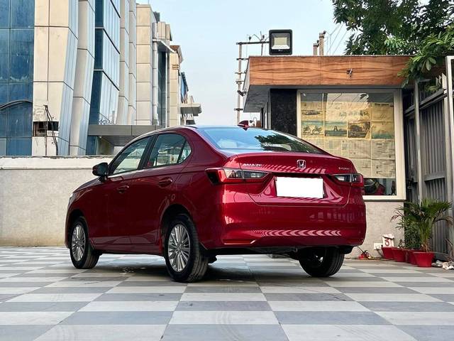 https://images10.gaadi.com/usedcar_image/4608285/original/processed_a2400a7b46aac5c32e127491bdeb171d.jpg?imwidth=6402