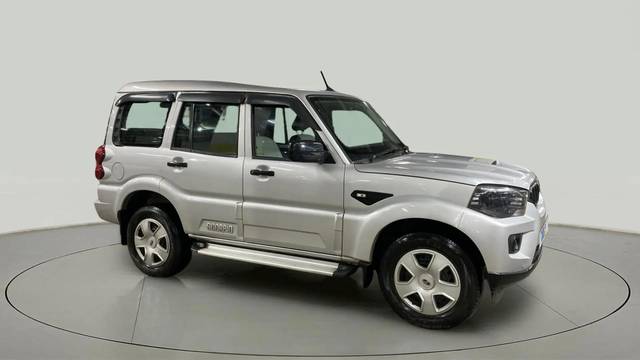 https://images10.gaadi.com/usedcar_image/4608287/original/44a1d6323015f4936bcf8ad35abca50e.jpg?imwidth=6400
