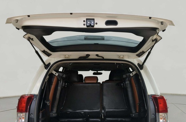 Second-hand 2021 Toyota Innova Crysta 2.4 VX 8 STR for sale in Lucknow-20