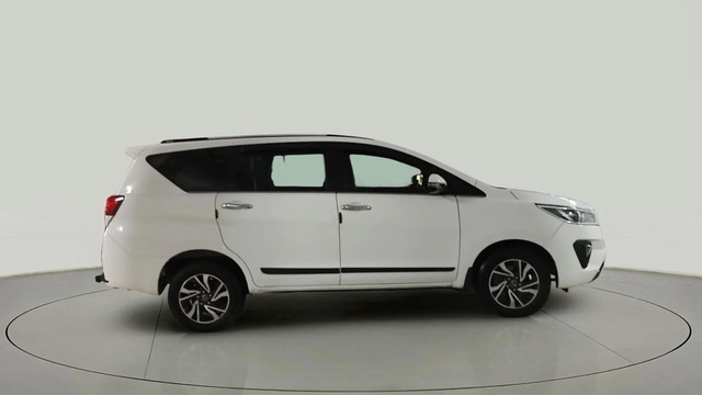 Second-hand 2021 Toyota Innova Crysta 2.4 VX 8 STR for sale in Lucknow-1