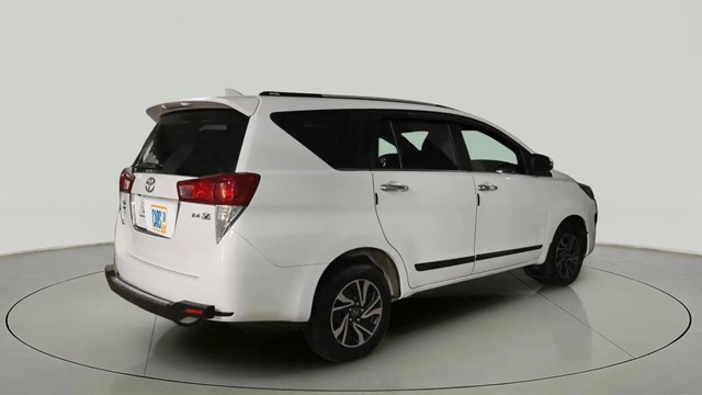 Second-hand 2021 Toyota Innova Crysta 2.4 VX 8 STR for sale in Lucknow-2