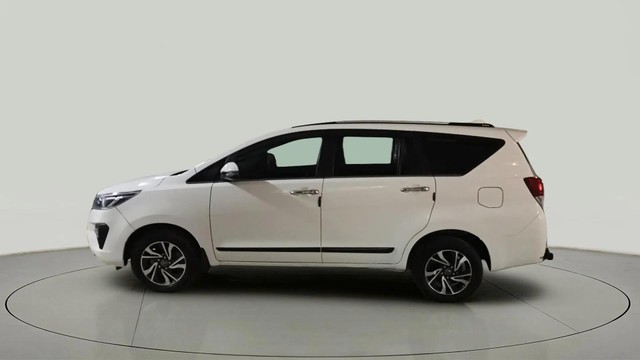 Second-hand 2021 Toyota Innova Crysta 2.4 VX 8 STR for sale in Lucknow-5