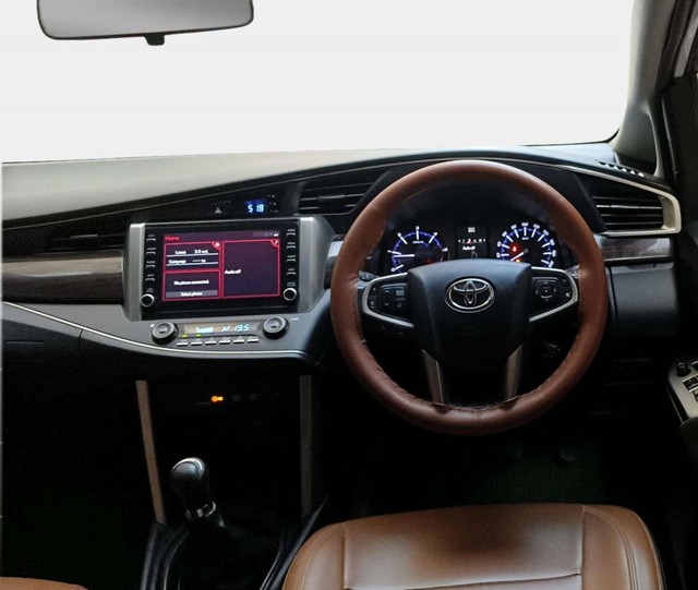 Second-hand 2021 Toyota Innova Crysta 2.4 VX 8 STR for sale in Lucknow-12