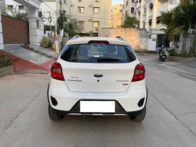 https://images10.gaadi.com/usedcar_image/4608303/original/processed_2cfe1bb85fa556941de6bf3cefc242e7.jpg?imwidth=6402