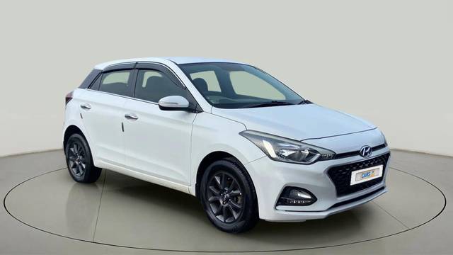 https://images10.gaadi.com/usedcar_image/4608304/original/3927294fa767e4d51eb9914e8e882cc5.jpg?imwidth=6400
