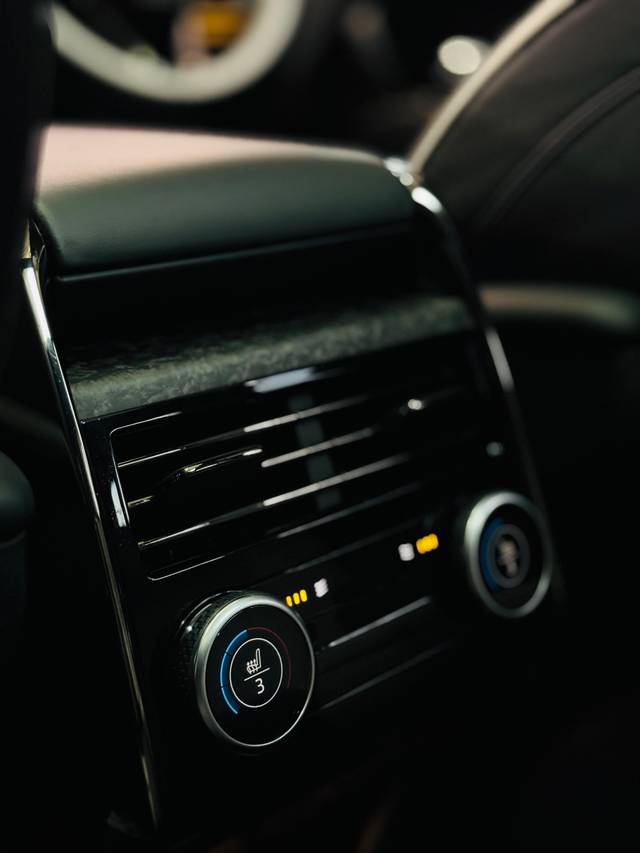 https://images10.gaadi.com/usedcar_image/4608310/original/2009c1ecdbcdf4fecb87d9c75050a120.jpg?imwidth=6401