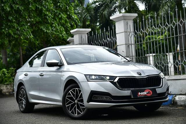 https://images10.gaadi.com/usedcar_image/4608320/original/processed_86b2f4f79370be816984fb45373a2c08.jpg?imwidth=6400