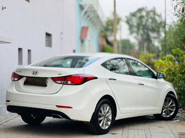 Second-hand 2015 Hyundai Elantra 1.6 SX Option AT for sale in New Delhi-6