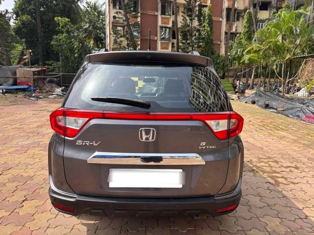 https://images10.gaadi.com/usedcar_image/4608360/original/processed_9a77a2db26a4829b97fd2cd6fc04c332.jpg?imwidth=6402