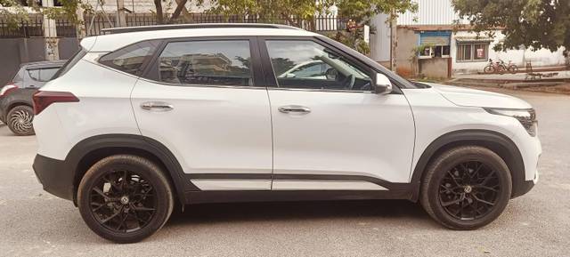 https://images10.gaadi.com/usedcar_image/4608363/original/processed_7e5688f259f2aad26f4501f402b76b1f.jpg?imwidth=6401